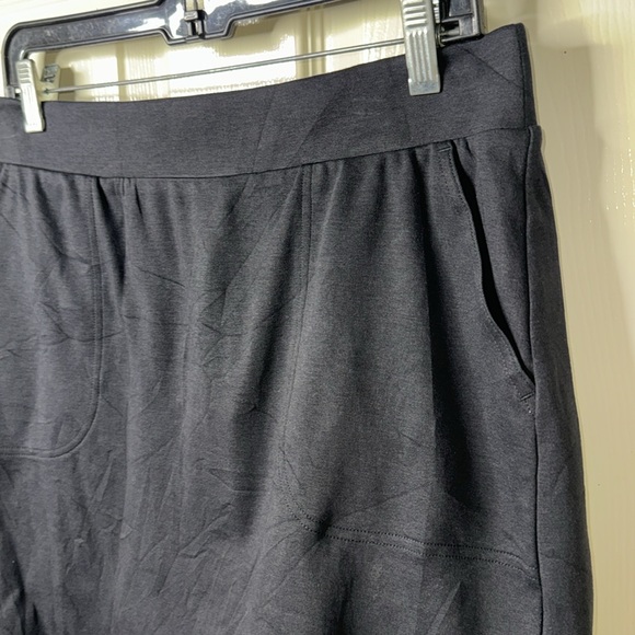 Like New- Flowy Black Mini Skirt with undershirts - Picture 2 of 4